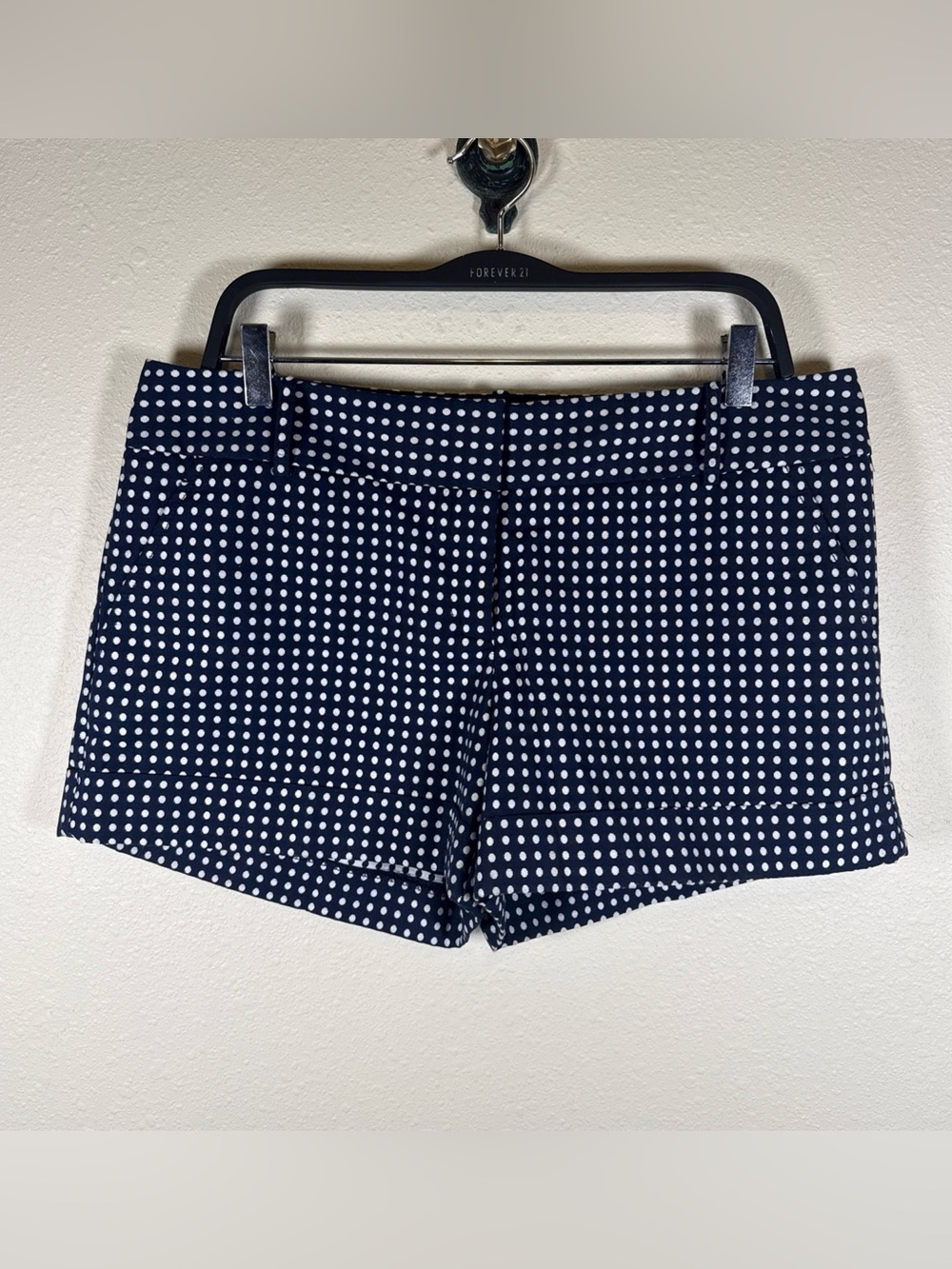 The Limited Shorts Womens Size 12 Navy Blue White Polka Dot Cuffed Preppy 4”